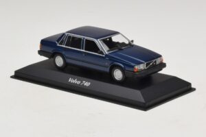Volvo 740 Dark Blue Metallic Maxichamps 1:43 940171701 Metall - pilt 3/5