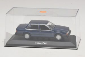 Volvo 740 Dark Blue Metallic Maxichamps 1:43 940171701 Metall - pilt 4/5