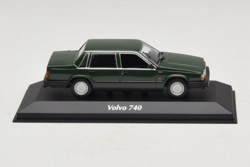 Volvo 740 Tumeroheline Maxichamps 1:43 940171700 Metall