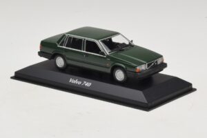 Volvo 740 Tumeroheline Maxichamps 1:43 940171700 Metall - pilt 3/5